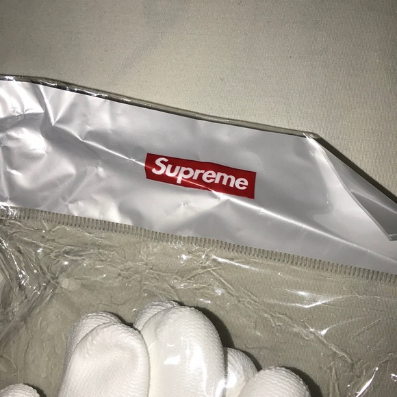 Supreme Rubberized Gloves🆕 - Picture 4 of 13